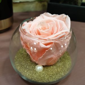 Rose éternelle et sa bulle de verre V2 Marie Danède Art Floral et Curiosités2
