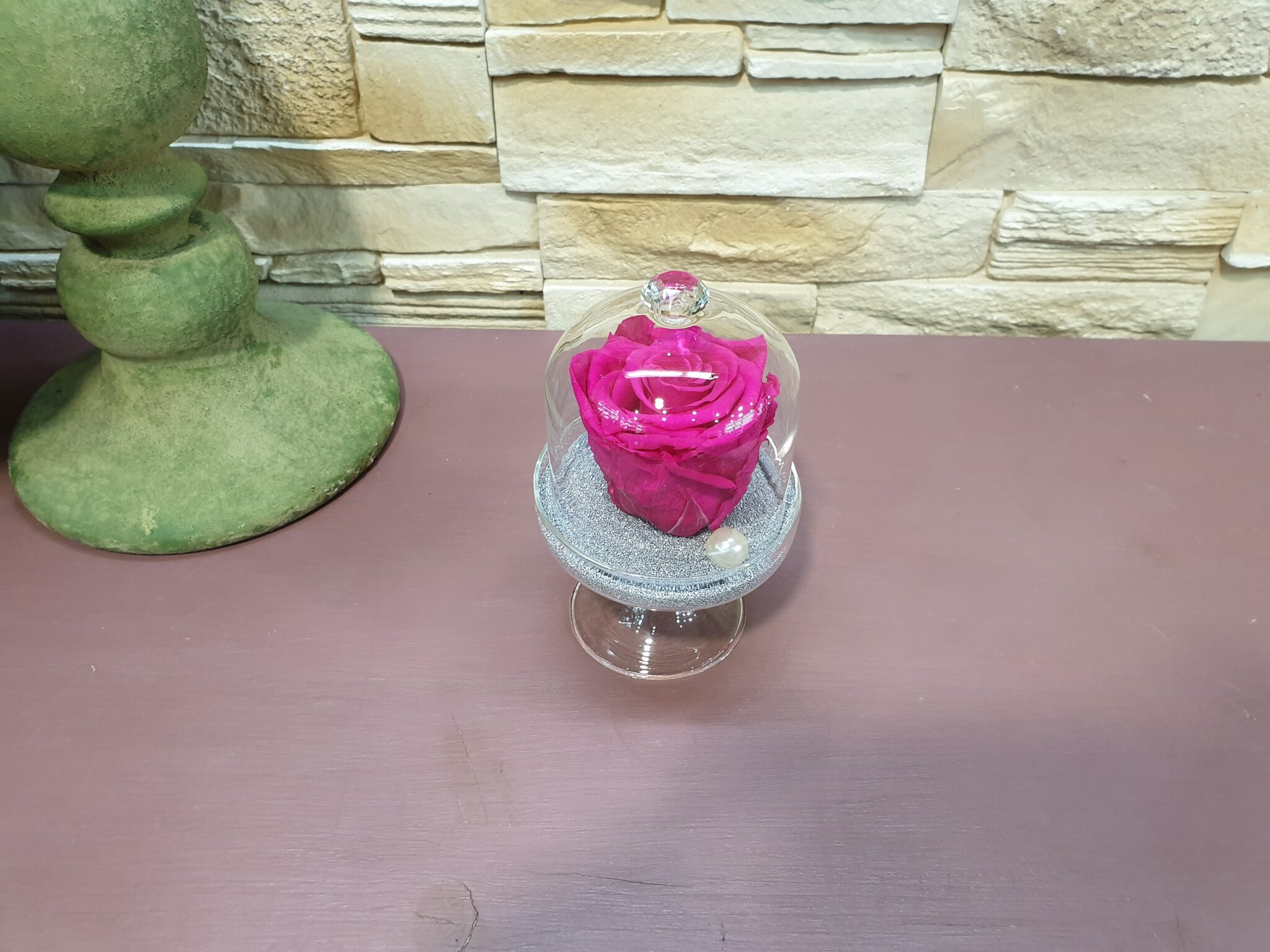 Rose éternelle et sa cloche de verre - Marie Danède Artisan fleuriste