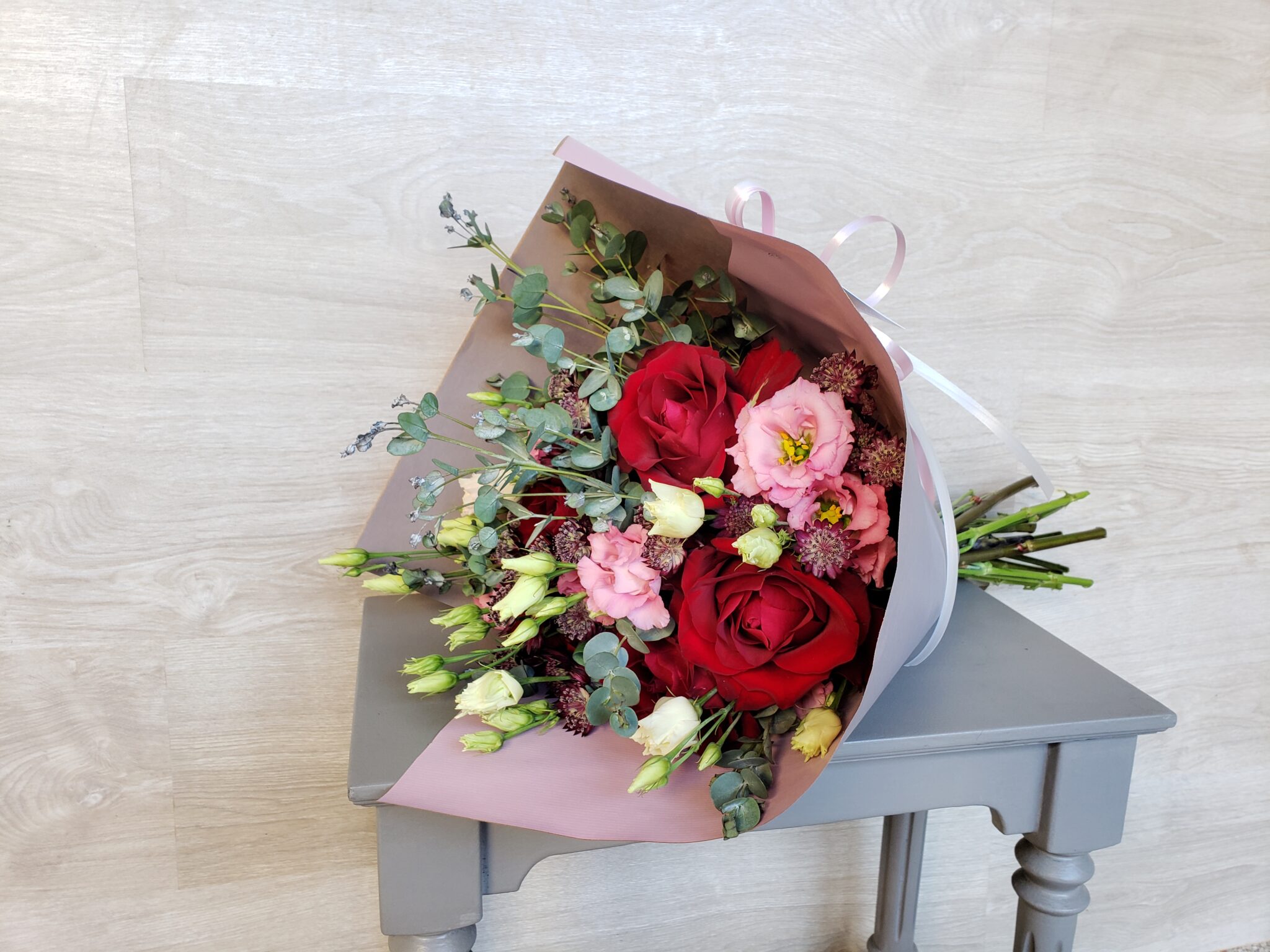 Bouquet champêtre rouge et rose - Marie Danède Artisan fleuriste