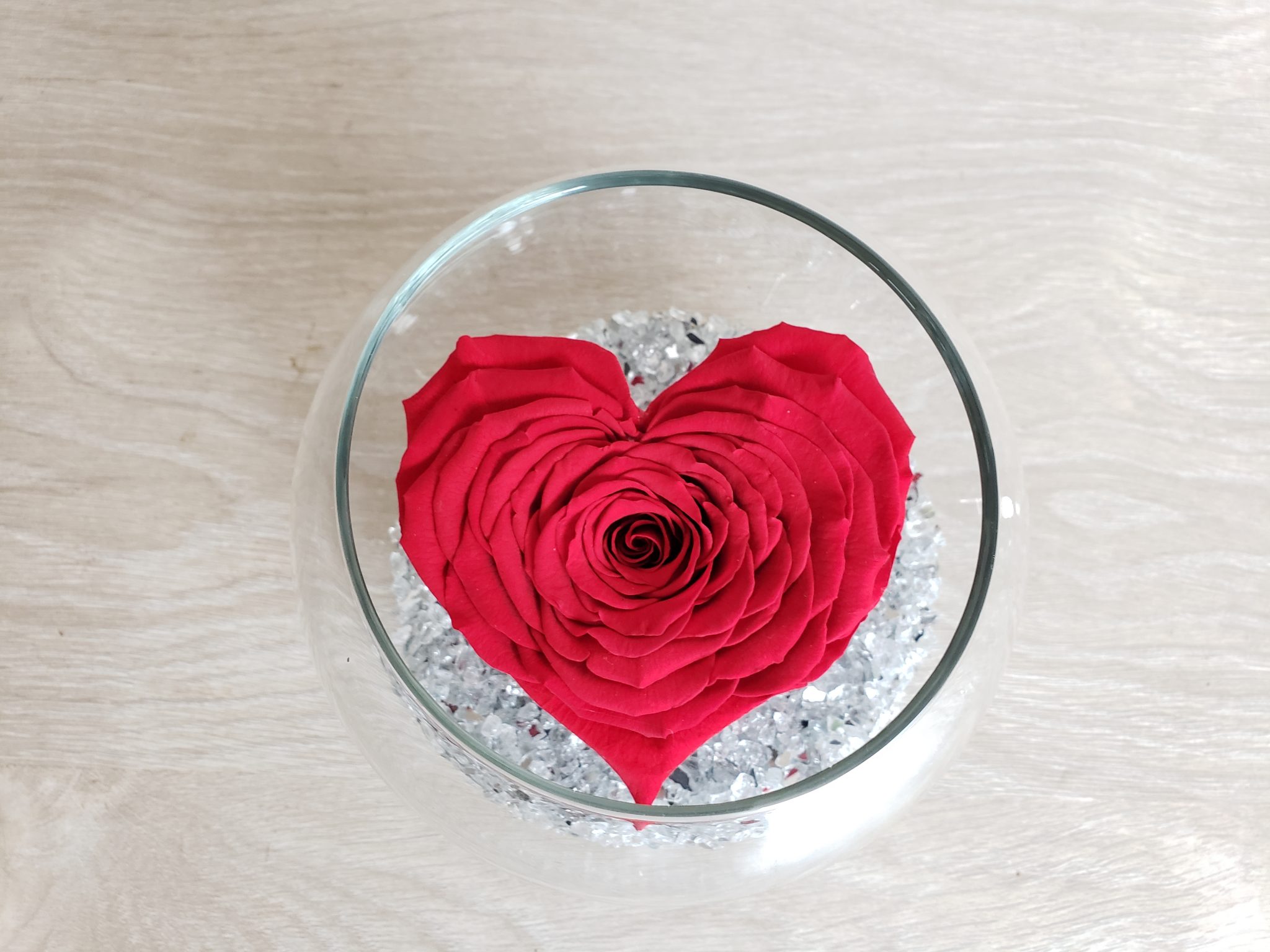 Grande rose éternelle rouge en coeur - Marie Danède Artisan fleuriste