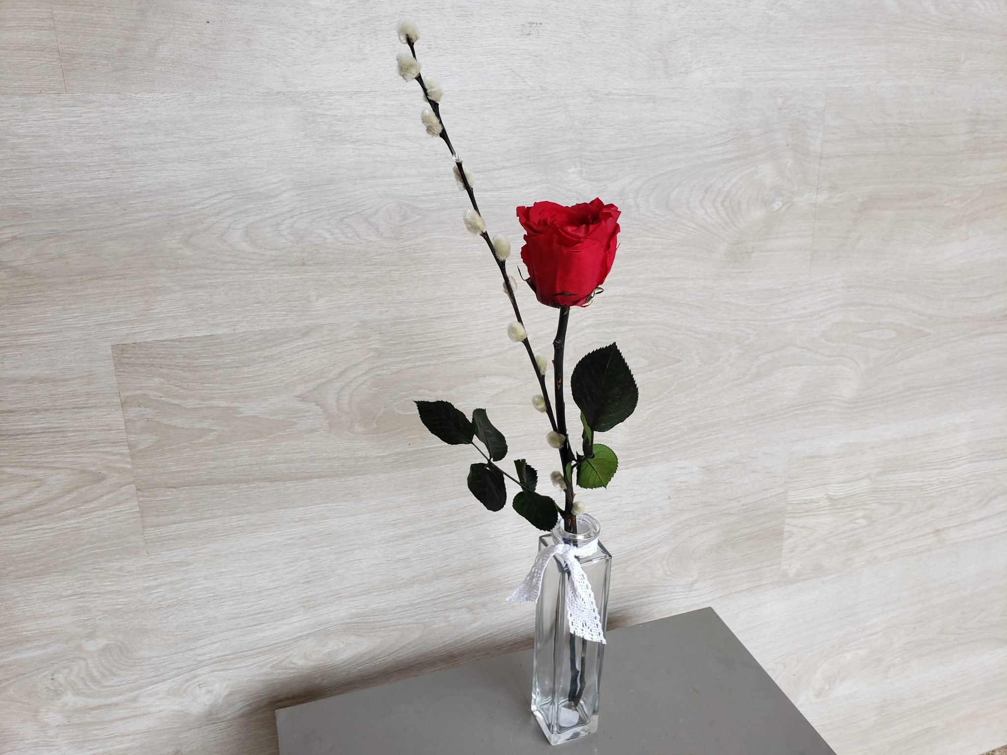 Rose éternelle sur tige et son soliflore - Marie Danède Artisan fleuriste